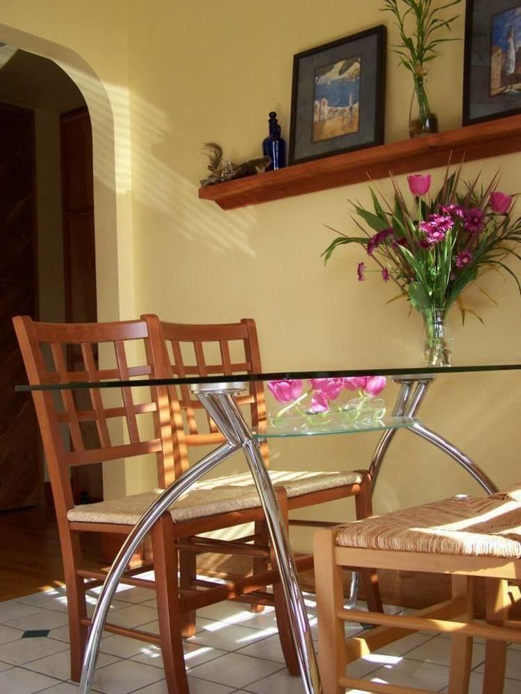 Artisan Upstairs Bed & Breakfast Sudbury
